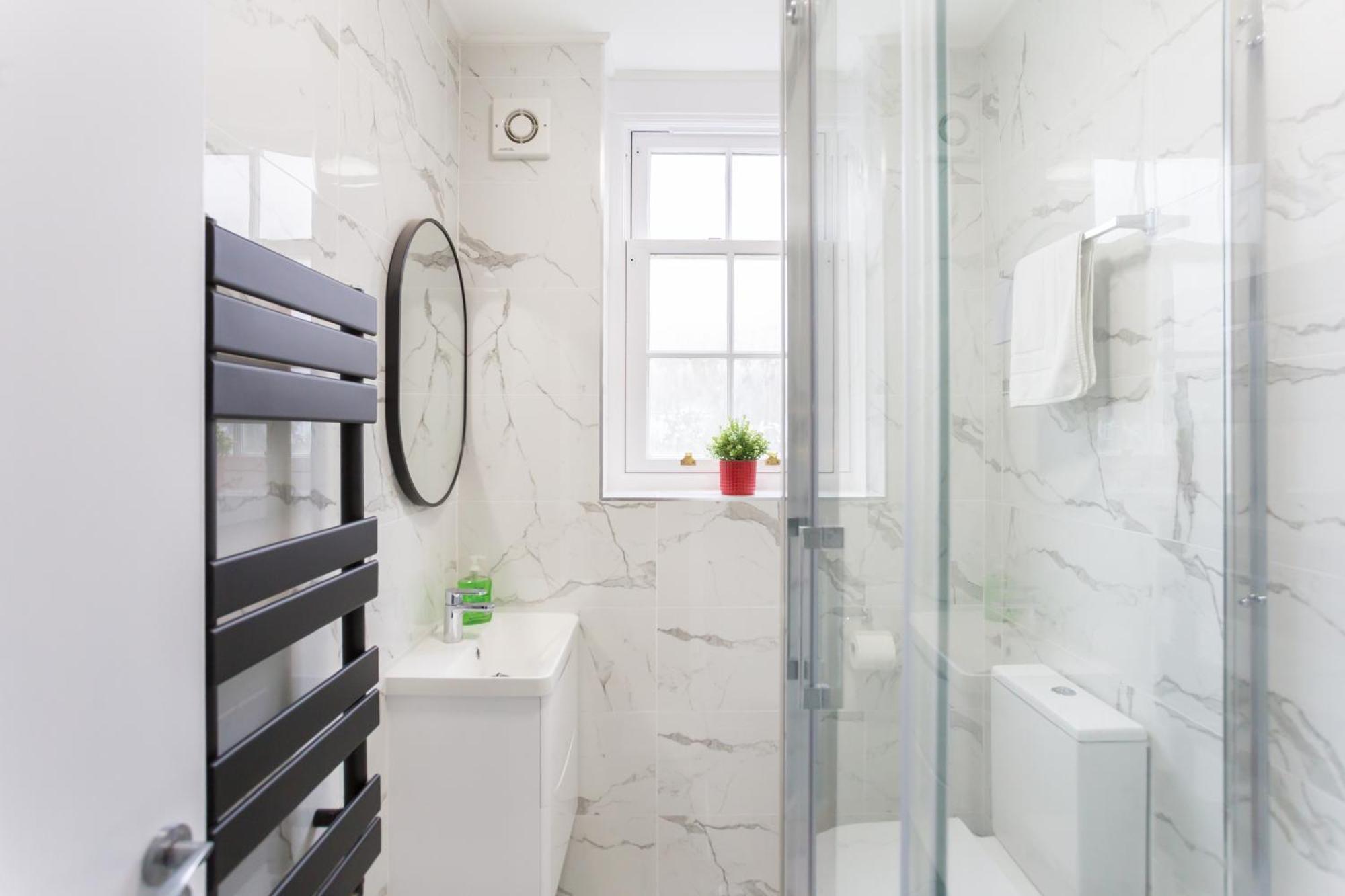 City Centre One Bedroom Apartment Next To Station, Newly Renovated Λονδίνο Εξωτερικό φωτογραφία