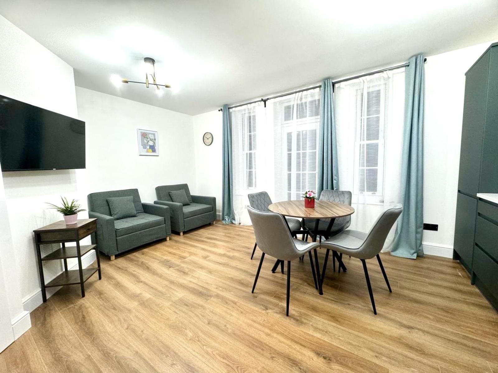 City Centre One Bedroom Apartment Next To Station, Newly Renovated Λονδίνο Εξωτερικό φωτογραφία