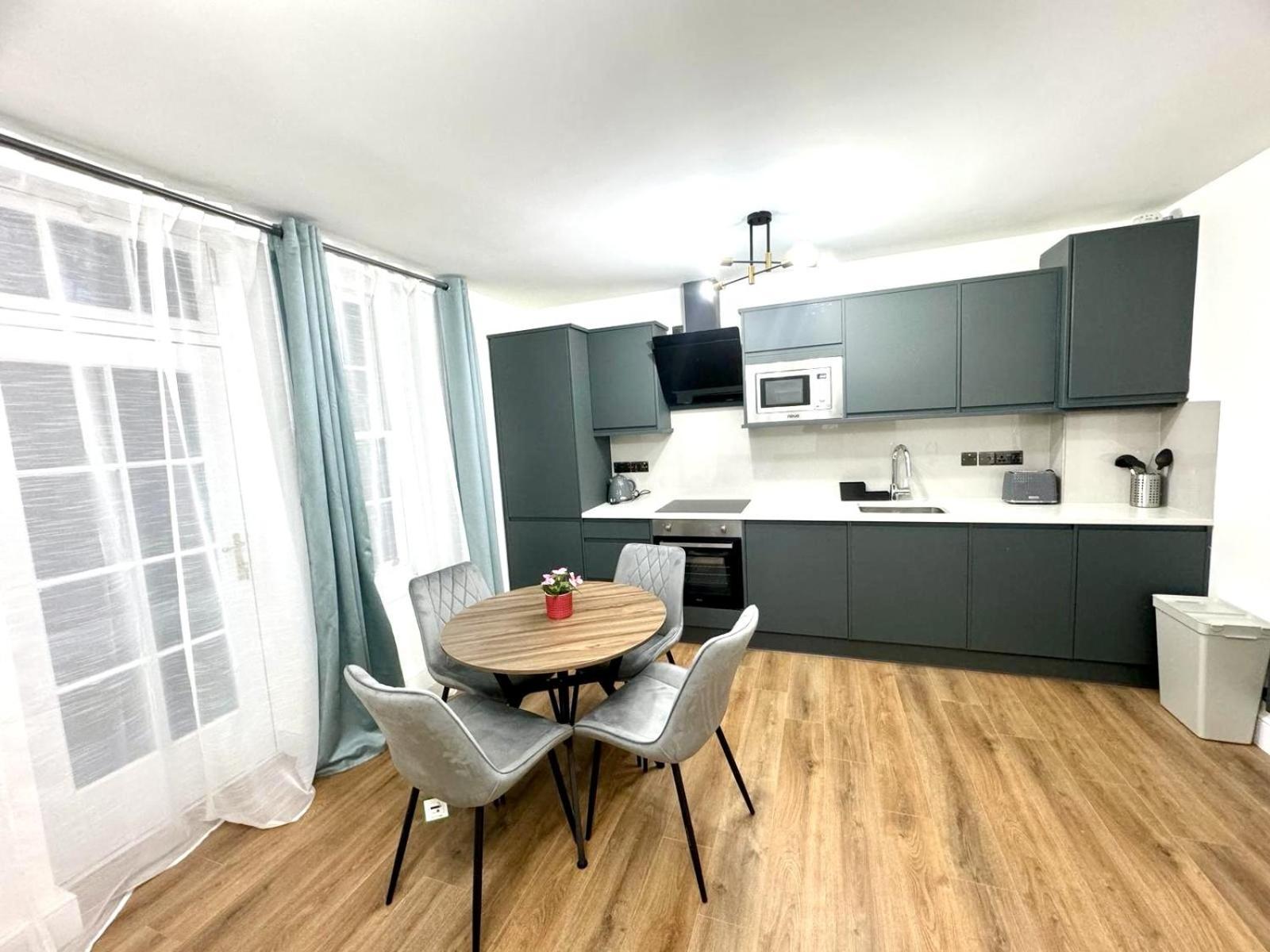 City Centre One Bedroom Apartment Next To Station, Newly Renovated Λονδίνο Εξωτερικό φωτογραφία