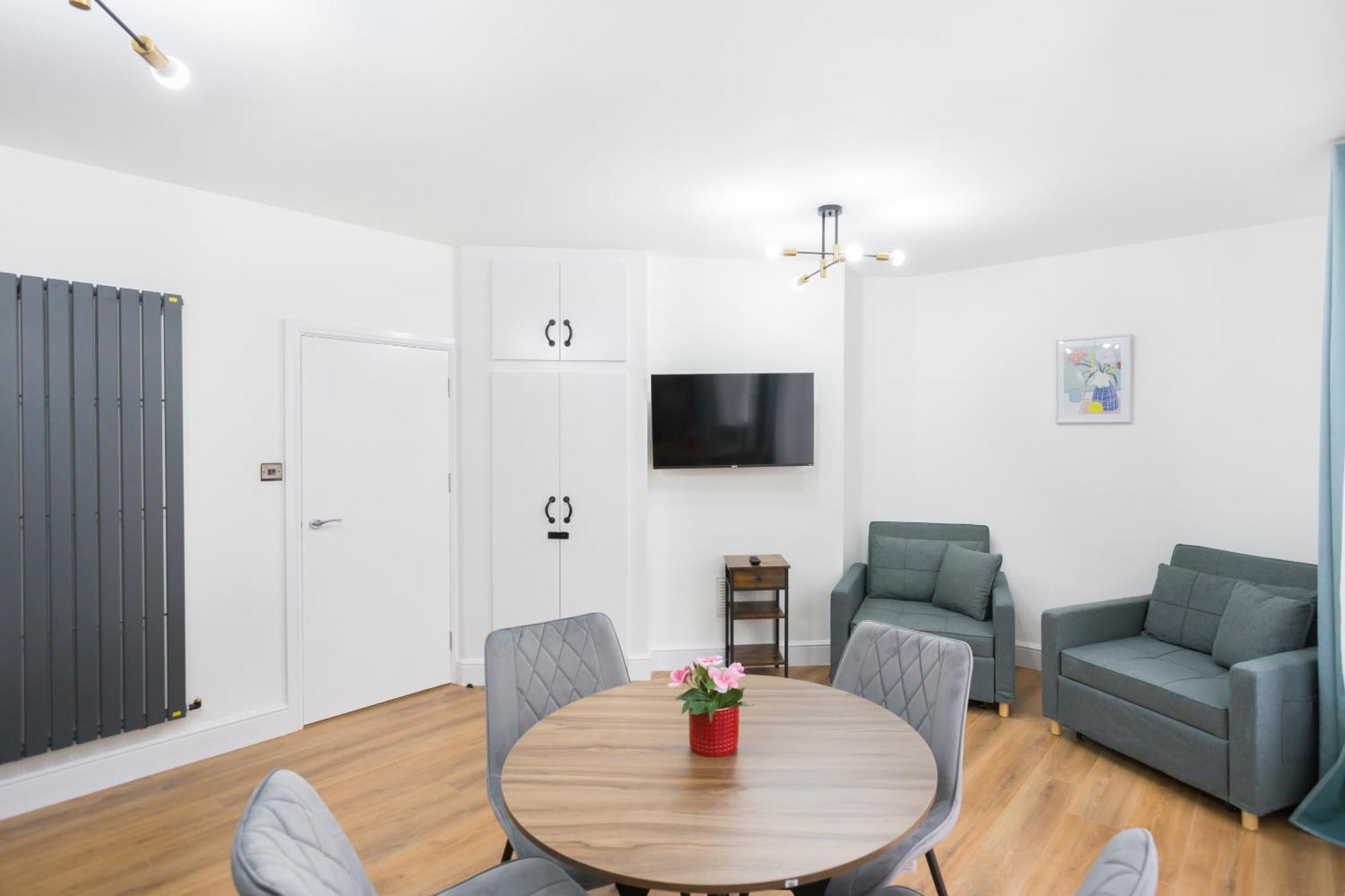 City Centre One Bedroom Apartment Next To Station, Newly Renovated Λονδίνο Εξωτερικό φωτογραφία
