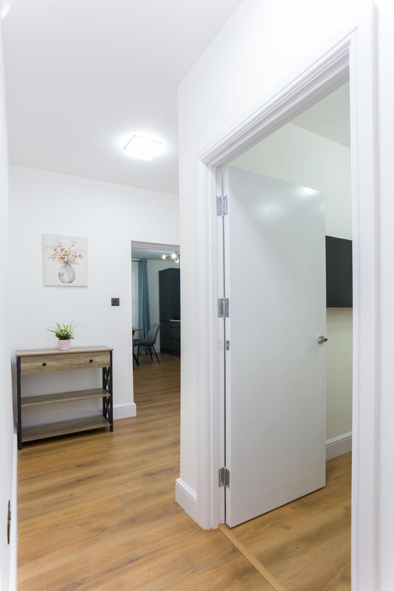 City Centre One Bedroom Apartment Next To Station, Newly Renovated Λονδίνο Εξωτερικό φωτογραφία