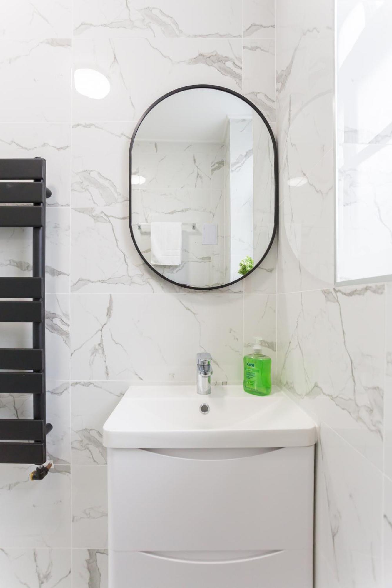 City Centre One Bedroom Apartment Next To Station, Newly Renovated Λονδίνο Εξωτερικό φωτογραφία