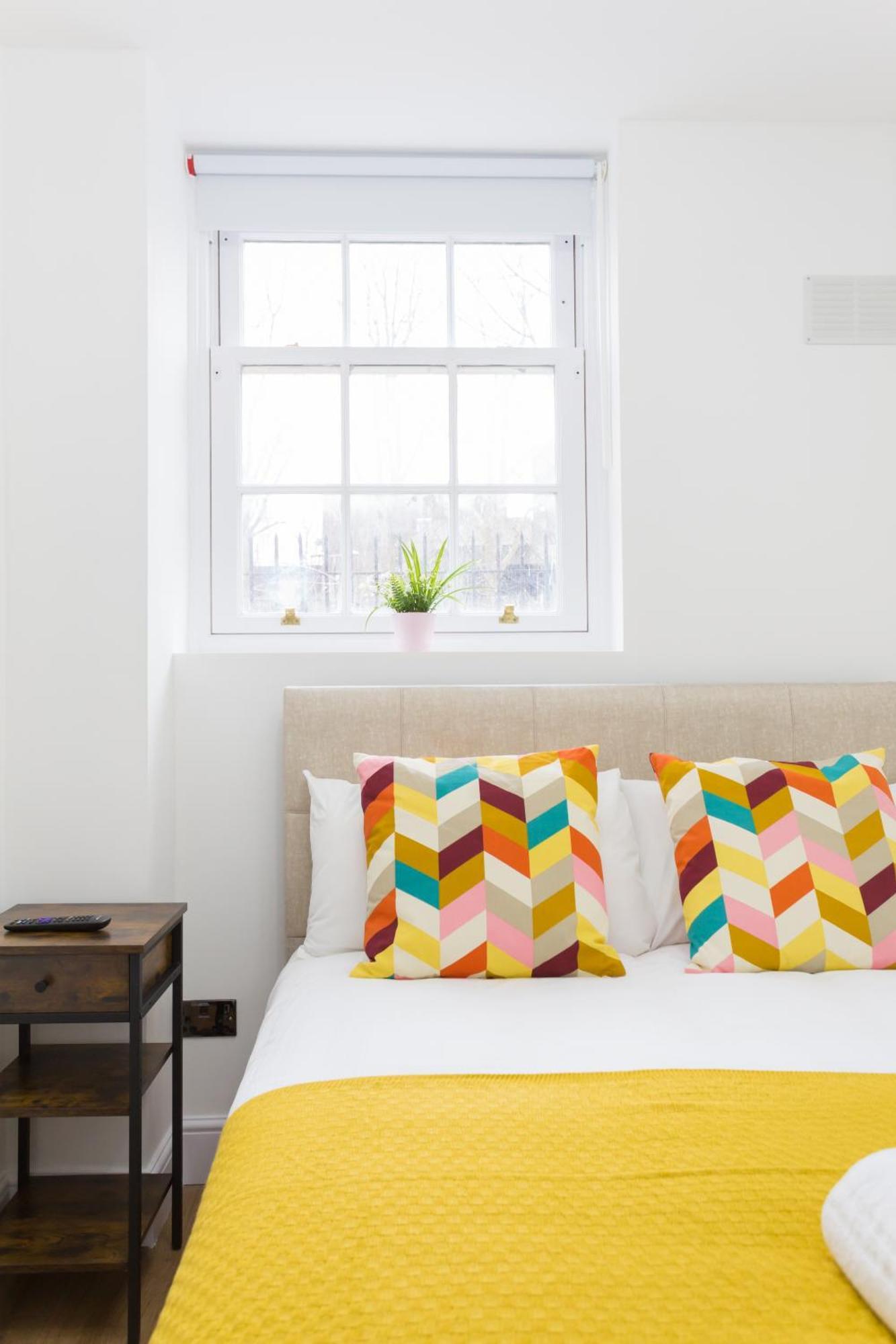 City Centre One Bedroom Apartment Next To Station, Newly Renovated Λονδίνο Εξωτερικό φωτογραφία