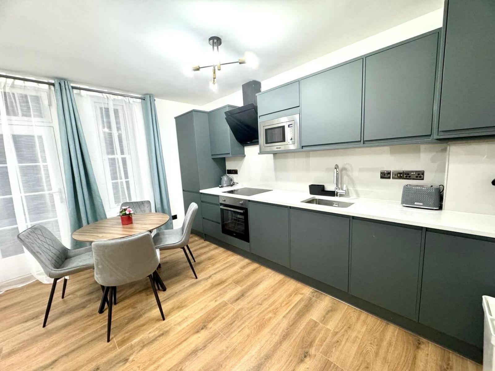 City Centre One Bedroom Apartment Next To Station, Newly Renovated Λονδίνο Εξωτερικό φωτογραφία