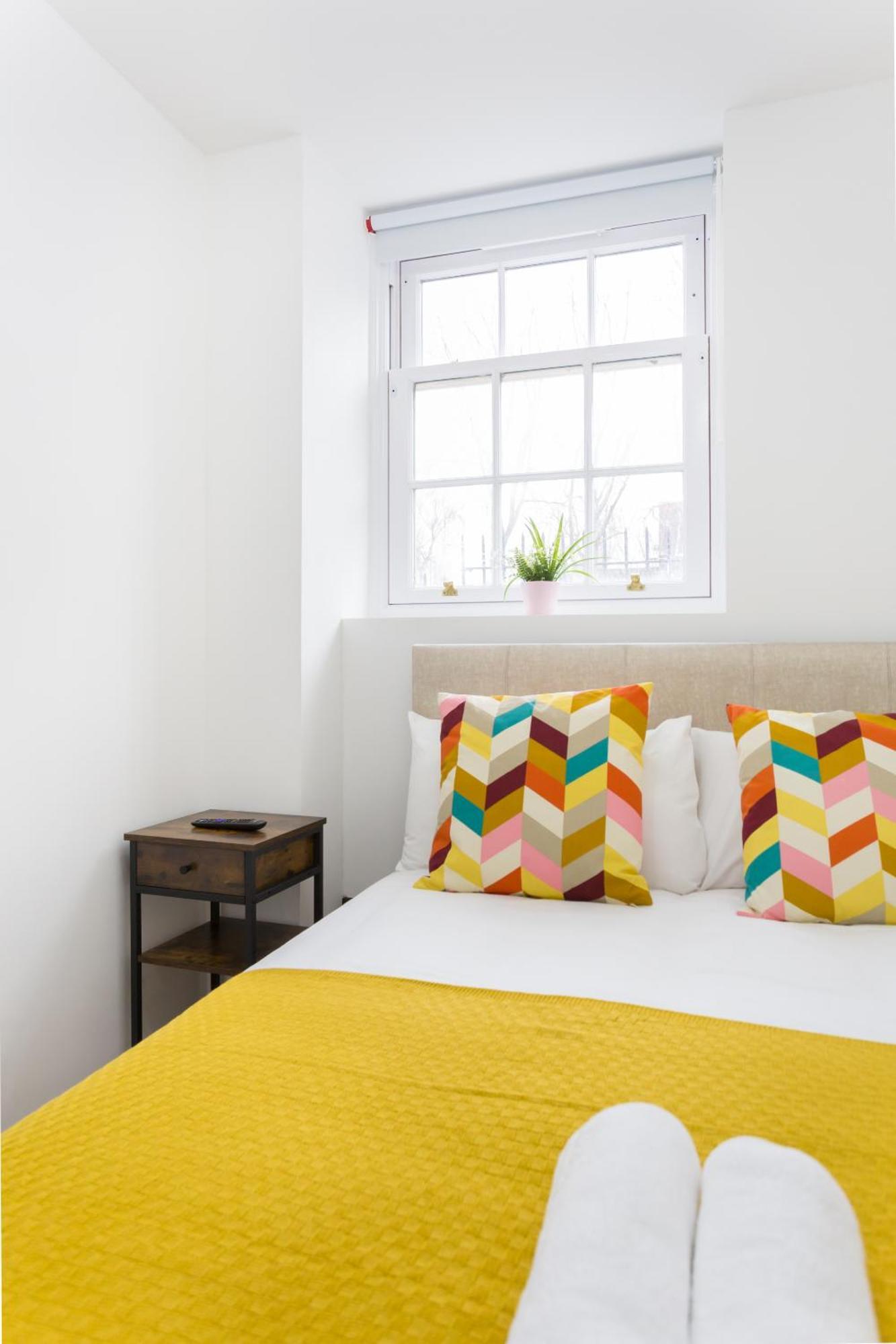 City Centre One Bedroom Apartment Next To Station, Newly Renovated Λονδίνο Εξωτερικό φωτογραφία