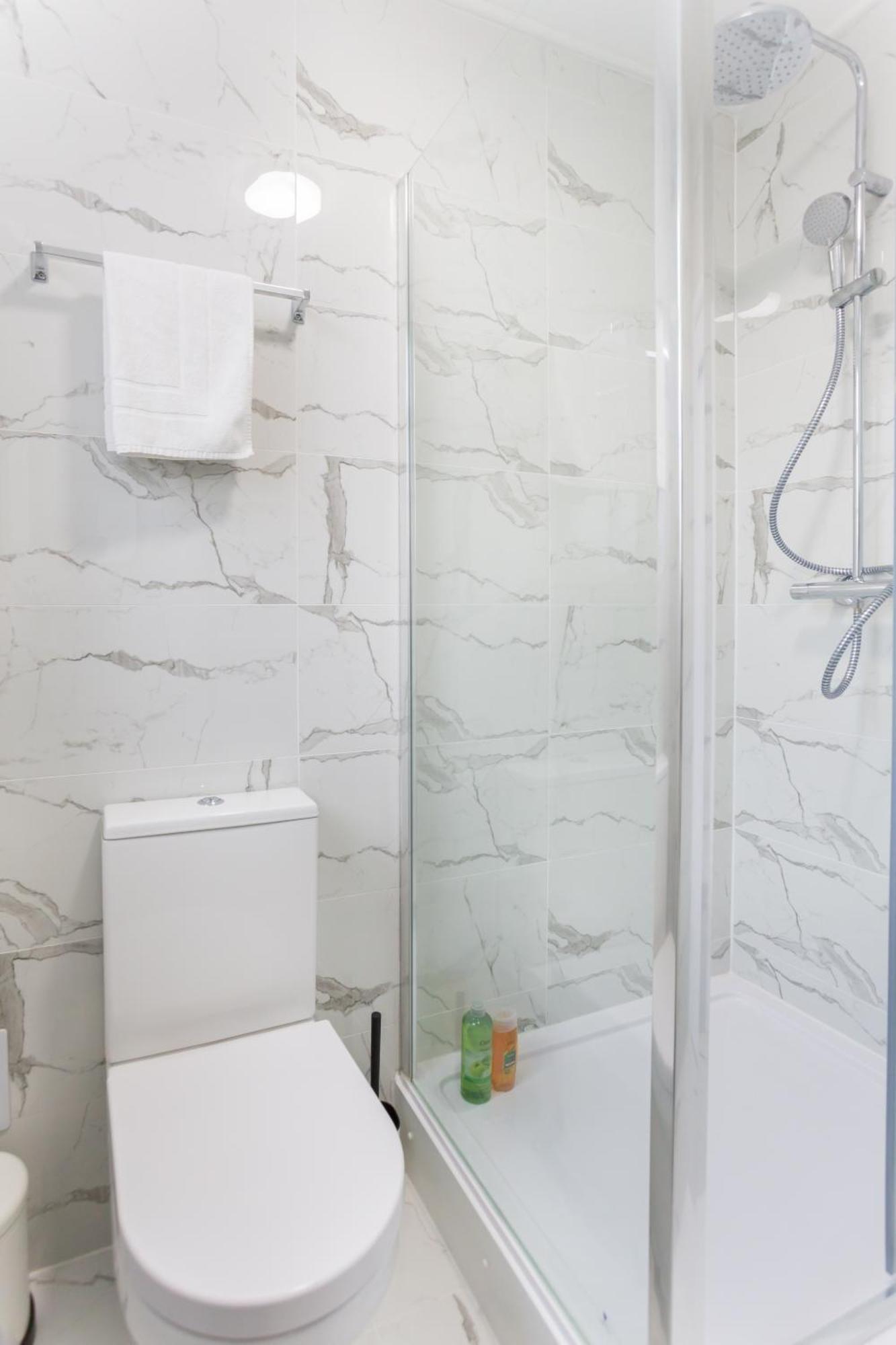 City Centre One Bedroom Apartment Next To Station, Newly Renovated Λονδίνο Εξωτερικό φωτογραφία
